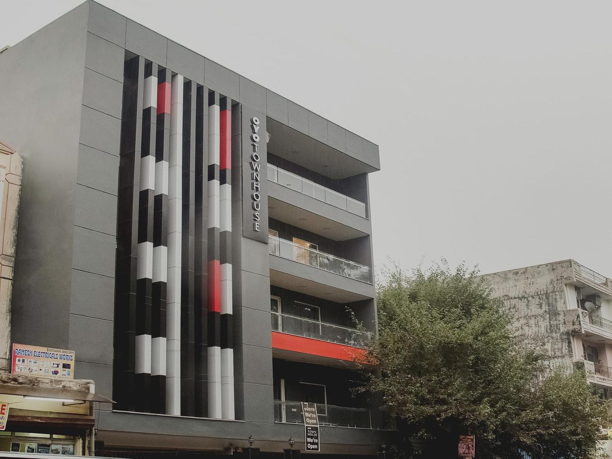Townhouse Dilshad Garden Near Dilshad Garden Metro Station Hotel New Delhi
