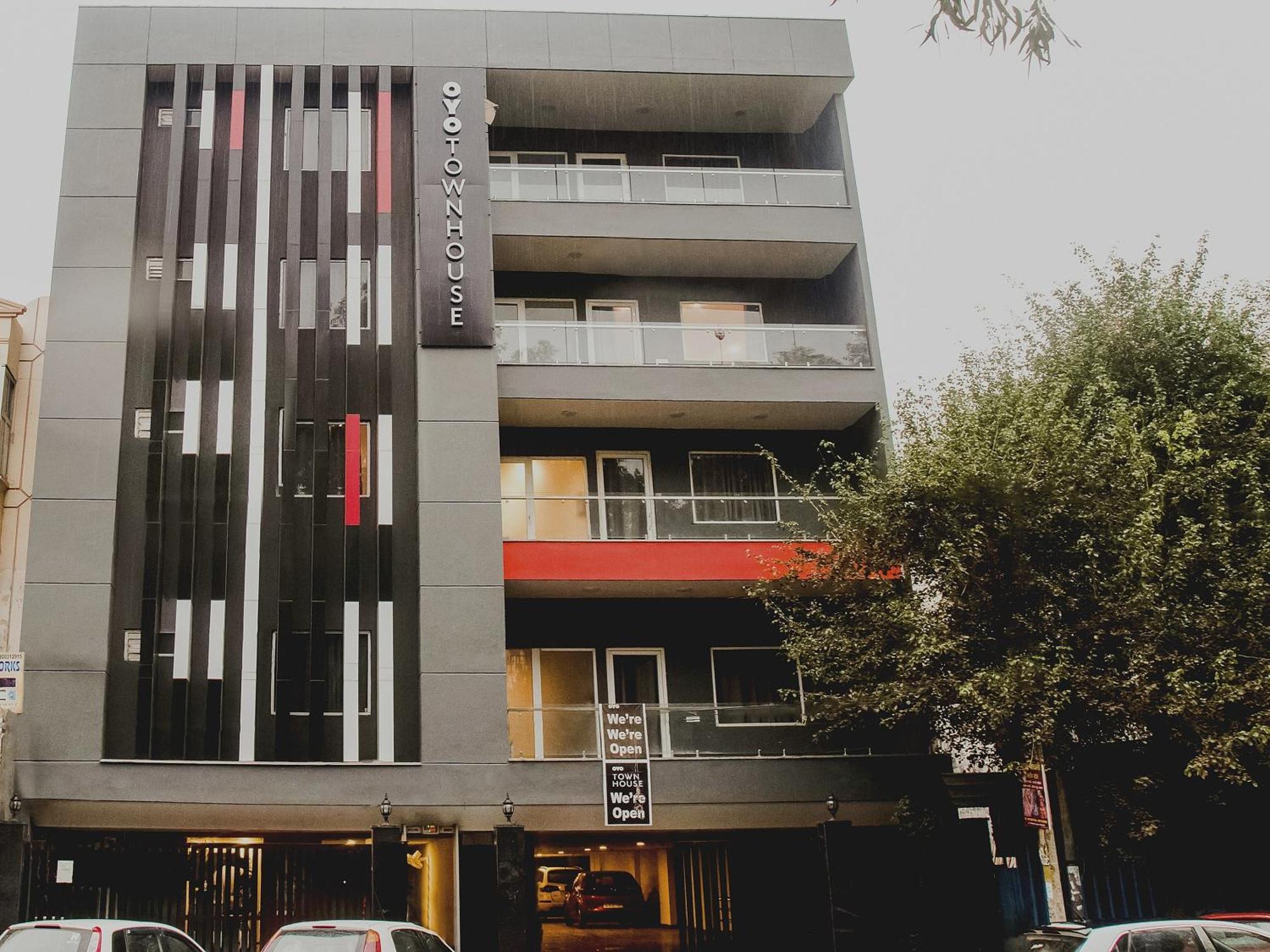 Hotel Townhouse Dilshad Garden Near Dilshad Garden Metro Station New Delhi