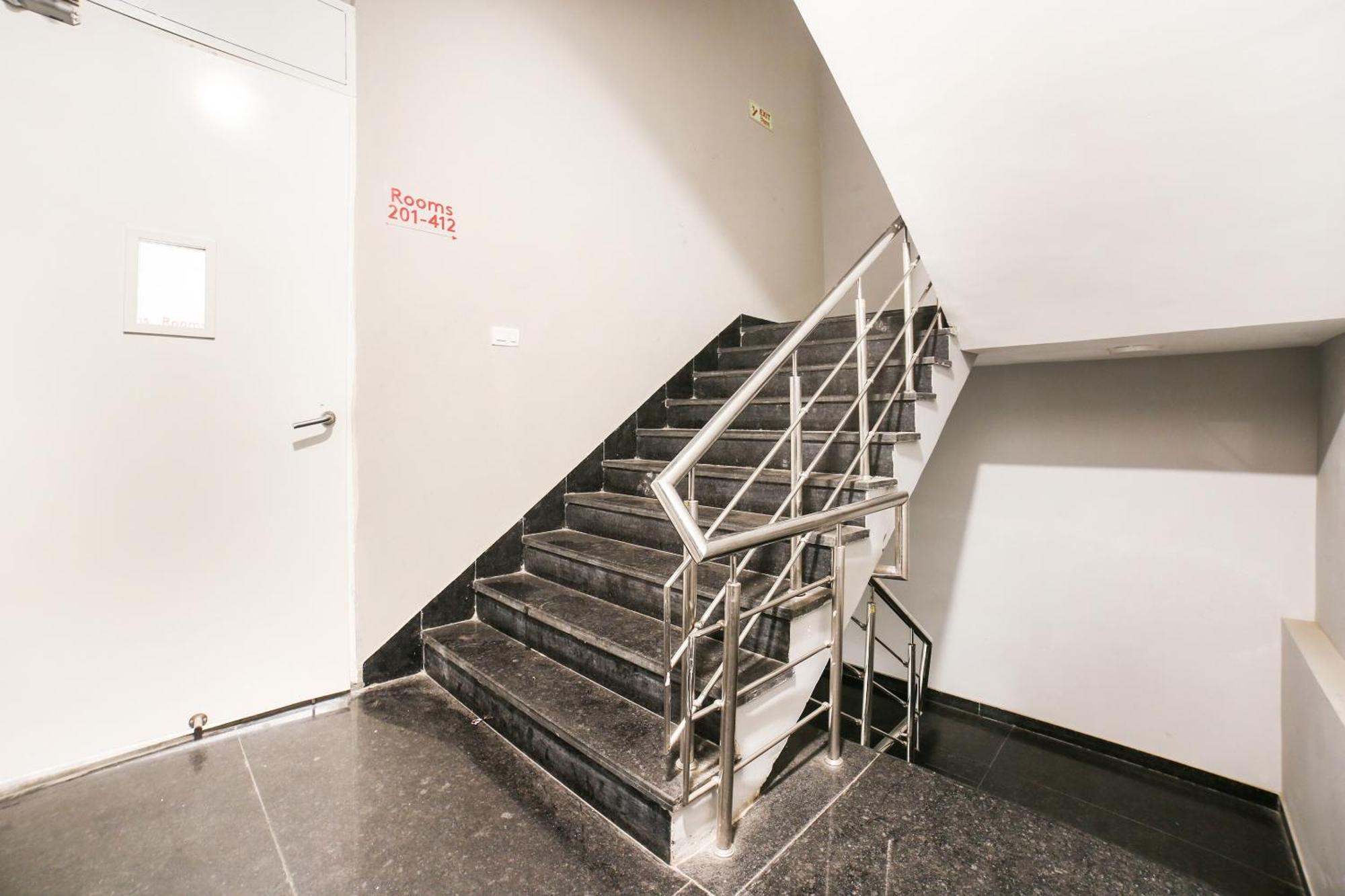 Hotel Townhouse Dilshad Garden Near Dilshad Garden Metro Station