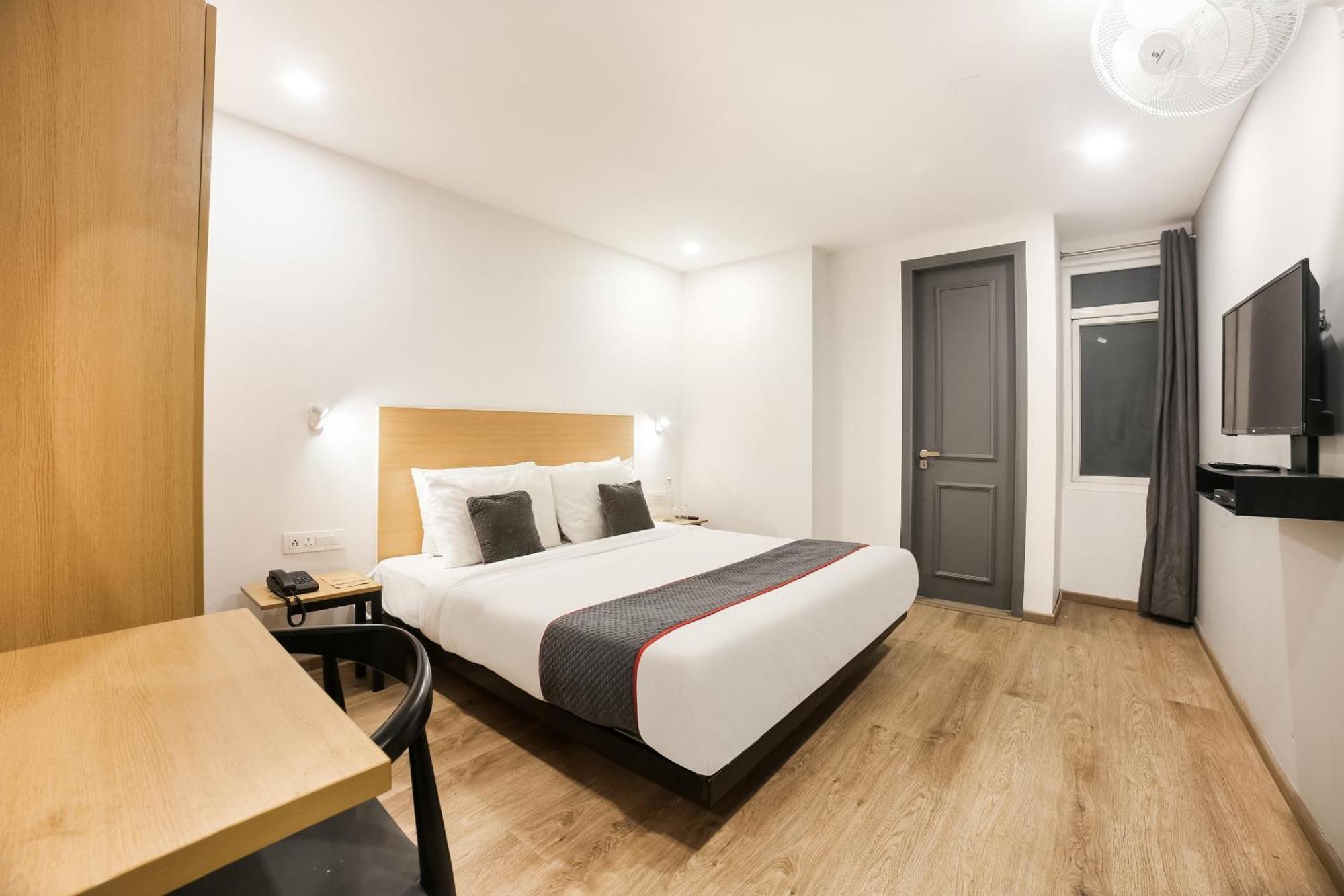 Townhouse Dilshad Garden Near Dilshad Garden Metro Station Hotel