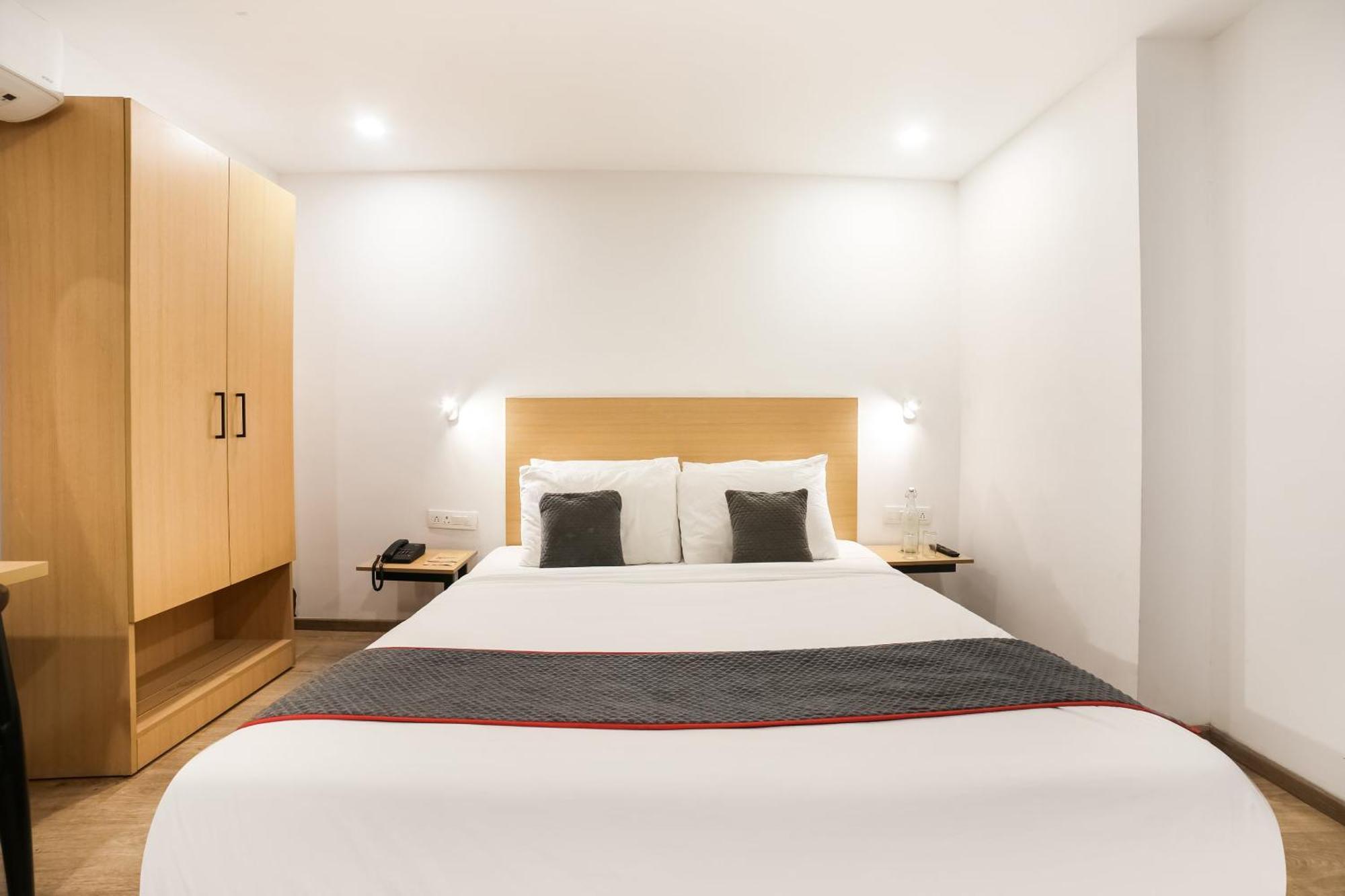 Townhouse Dilshad Garden Near Dilshad Garden Metro Station Hotel *